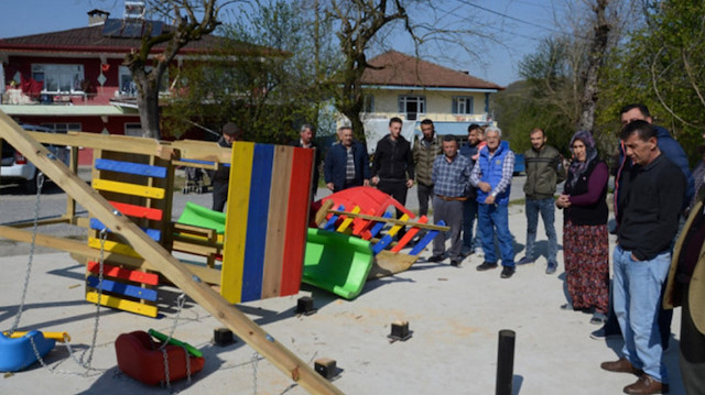 Seçimi kazanamayan muhtar çocuk parkını söktü