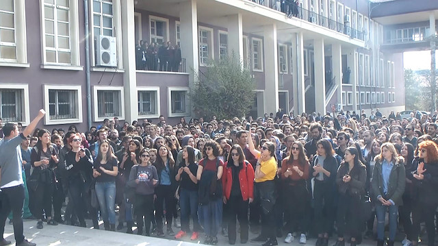 Üniversite öğrencilerinden cinsel istismar protestosu