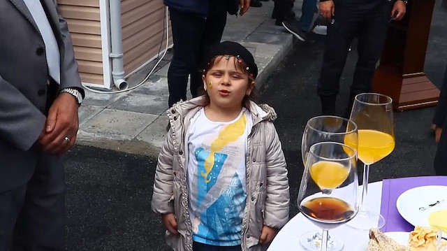Minik Özgeden hayran bıraktıran İstiklal Marşı performansı