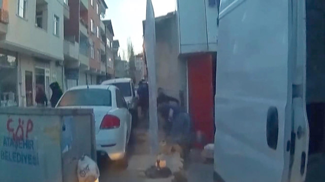 Suçüstü yakalanan hırsızlar böyle kaçıştılar