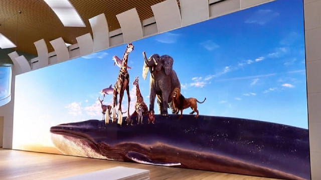 Sony 16K çözünürlüklü MicroLED TV bir otobüs büyüklüğünde.