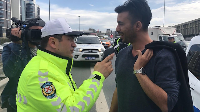 Lütfen dersen üflerim diyen sürücü polislere zor anlar yaşattı