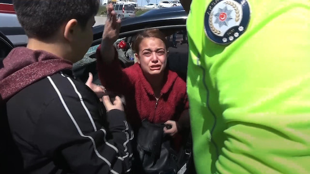 Çarptığı yayayı ağır yaralayan kadın: Arabam ne hale geldi!