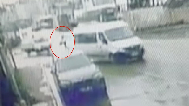 30 yıllık eşini kamyonetle ezip kaçan adam kamerada