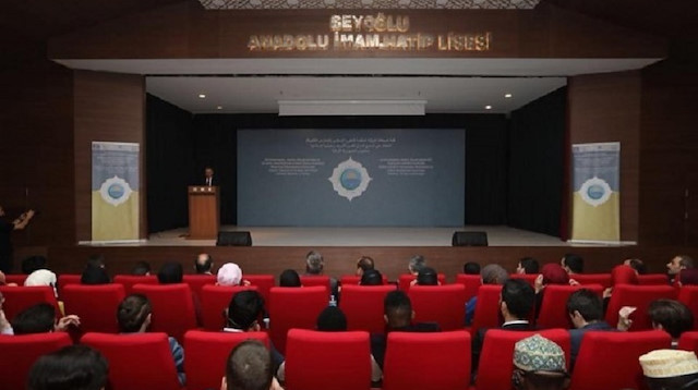 Öğrenciler, dünya ve İslam coğrafyasının sorunlarına çözüm üretmek için zirvede bir araya geldi.