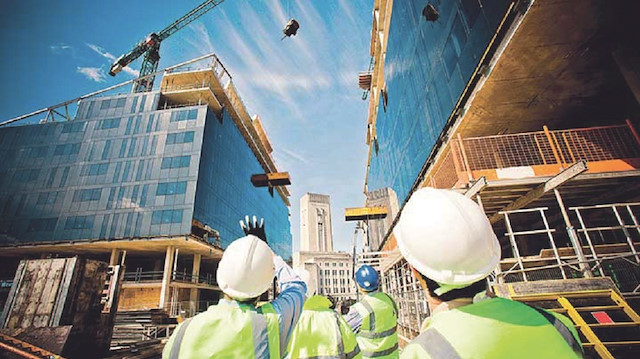 Raporda sektöre yönelik mevcut verilere de yer verildi ve önümüzdeki dönemde mega projelerin uluslararası finansmanla hayata geçirilmesi ve kentsel dönüşüm sürecinin sektör için önem taşıdığı ifade edildi. İnşaat güven endeksinin ilk çeyrekte düşük seyrini sürdürdüğü ve ruhsata konu daire sayısının yüzde 53 gerilediği de belirtildi.