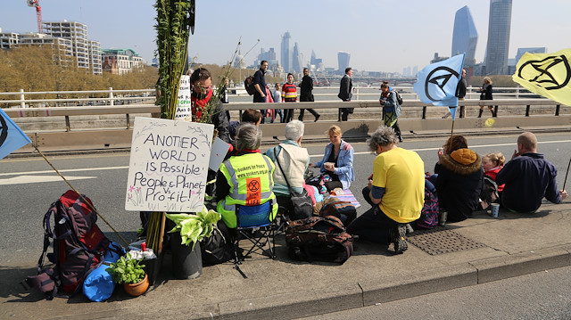Extinction Rebellion grubu, eylemlerin küresel bir harekete dönmesi temenni ediyor.