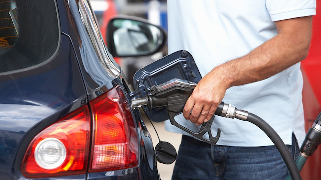 Benzine bu geceden itibaren geçerli olmak üzere zam yapıldı