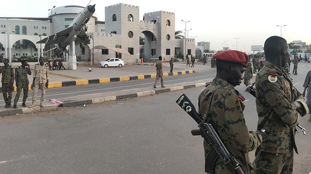 Sudan'da, 19 Aralık 2018'den bu yana hayat pahalılığı protesto ediliyordu.
