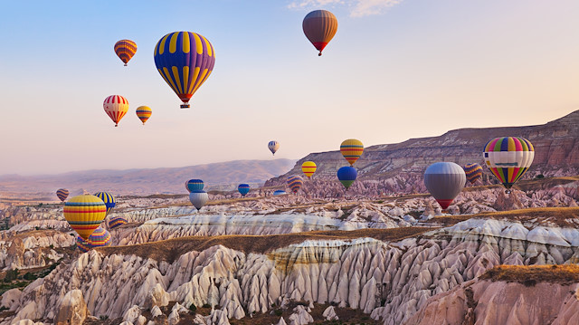 Türkiye'de turizm geliri 2018 yılında bir önceki yıla göre yüzde 12,3 artarak 29 milyar 512 milyon 926 bin dolar oldu.