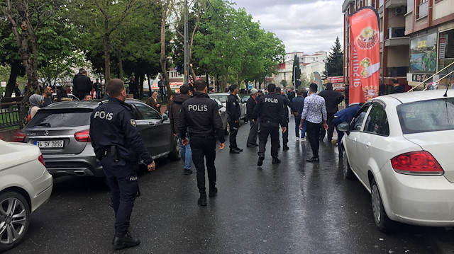İhbar üzerine olay yerine çok sayıda sağlık ekibi ve polis sevk edildi.