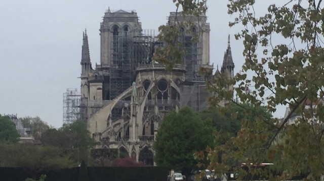 Notre Dame Katedrali yangında büyük zarar gördü