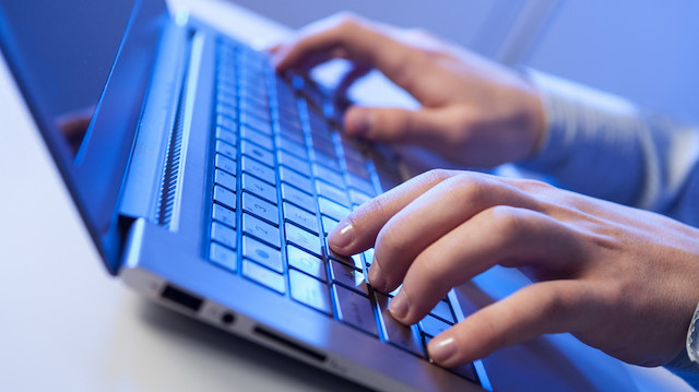Mükelleflere 1 Ocak 2020'ye kadar e-Fatura ve e-Defter uygulamasına geçiş zorunluluğu getirilmesi öngörülüyor.