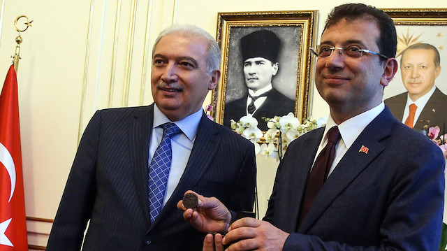 Ekrem İmamoğlu, görevi Mevlüt Uysal’dan devraldı.