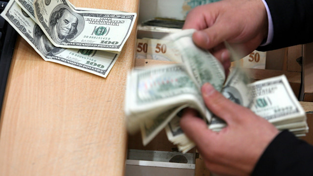 Dolar düşüşe geçti.