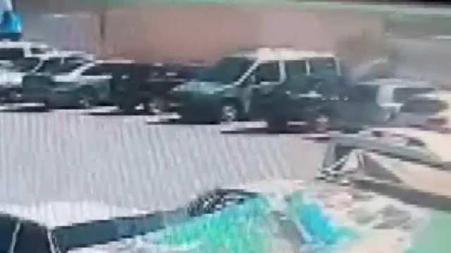 Minibüsle çarpışan otomobil defalarca takla attı