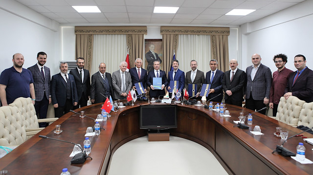 İş birliği kapsamında gençler, birçok konuda akademisyenlerden ve iş dünyasındaki tecrübeli isimlerden eğitim alacak.