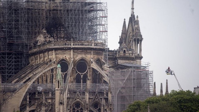 Tallon, 2010 yılında Notre Dame Katedrali'nin içindeki ve dışındaki detayları 50 farklı açıdan lazer teknolojisiyle taradı.