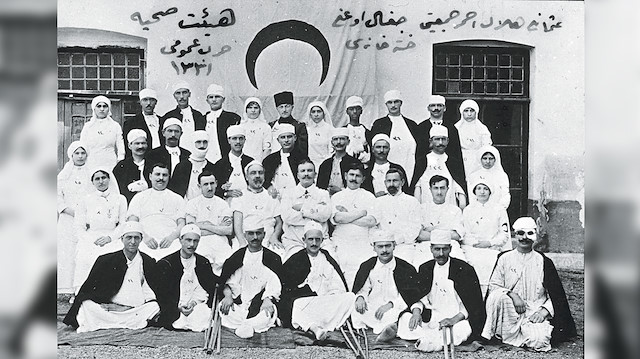 Reklam filminde tarihi fotoğraflar da kullanıldı.