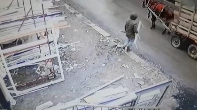 At arabalı hırsız kamerada