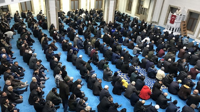 Berat Kandili tüm camilerde eda edildi