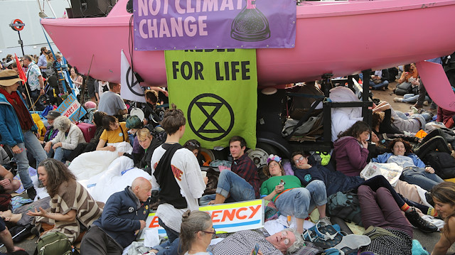 Extinction Rebellion, eylemleri gelecek hafta da tırmandırarak sürdürebileceğinin sinyalini veriyor.