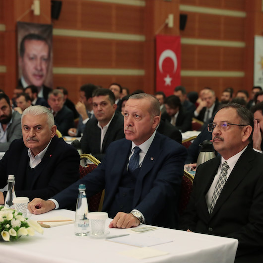 Erdoğanın seçim değerlendirme toplantısındaki dikkat çeken kareleri