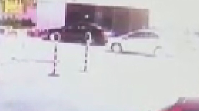 Tüfekle vurduğu eşini hastane önüne bırakıp gitti