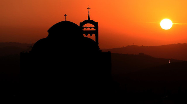 Ülkede 5,7 milyonluk nüfusun yüzde 75'inin kilise vergisi ödeyerek kiliseye üye olduğu kaydedildi.