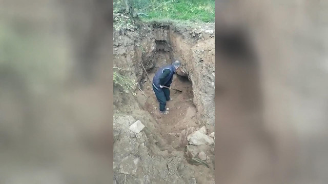Kaçak kazı yapan adam polise böyle yakalandı