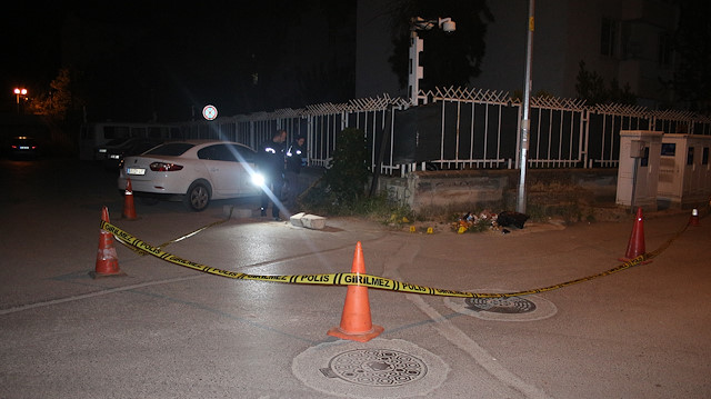 Olayın ardından bölgeye çok sayıda polis ekibi sevk edildi.