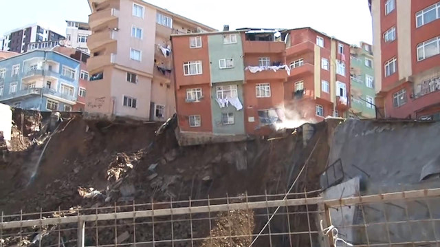 Kağıthane'deki binanın yıkılma anı