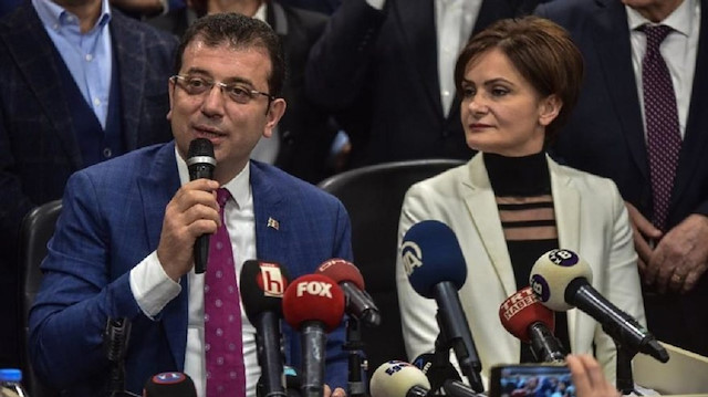 Ekrem İmamoğlu ve Canan Kaftancıoğlu, toplantılarda HDP'nin yönettiği belediyelerdeki gibi 'Eş Belediye Başkanı' tarzı oturuş düzeni sergiliyor.