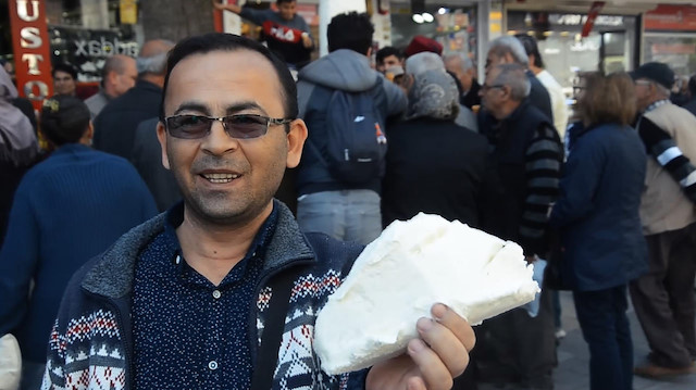 Vince asılı dondurma yarım saatte tükendi