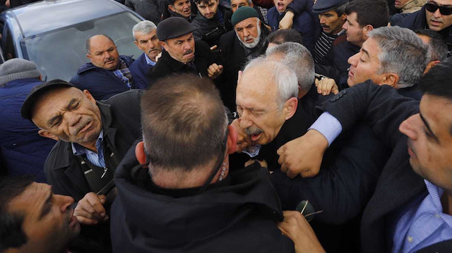Kılıçdaroğlu'na yumrukla saldıran O.S isimli şahıs.
