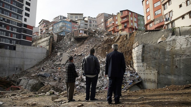 Kağıthane'de çöken binanın bulunduğu alan.