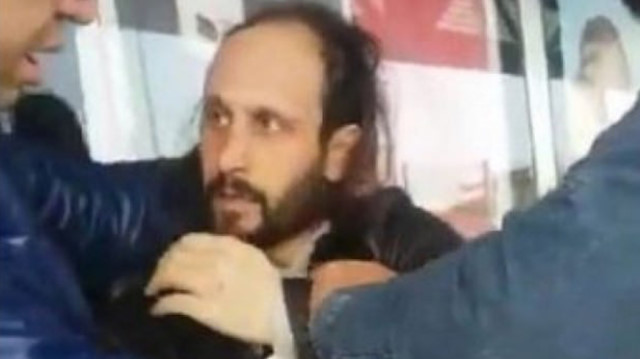 Metrobüs'teki adam şikayet üzerine sivil ekiplerce gözaltına alınmıştı.