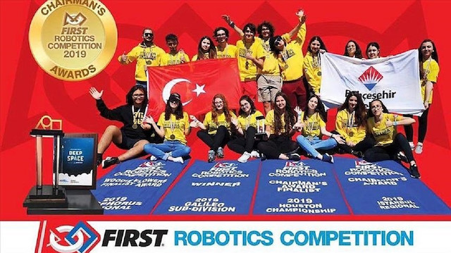 FRC'ye bu yıl katılan takımlar, uzayda kargo taşımacılığı konseptli robotlar tasarlıyor.