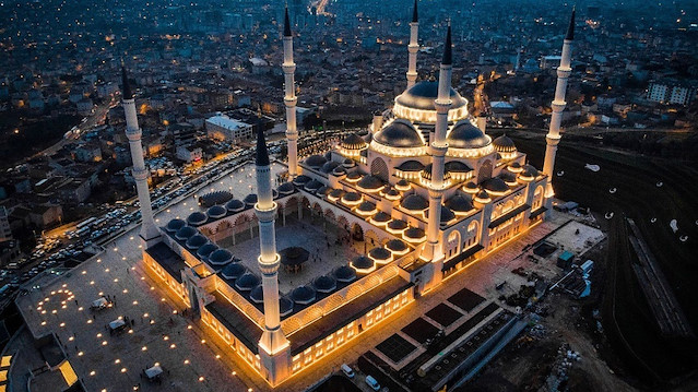Büyük Çamlıca Camii