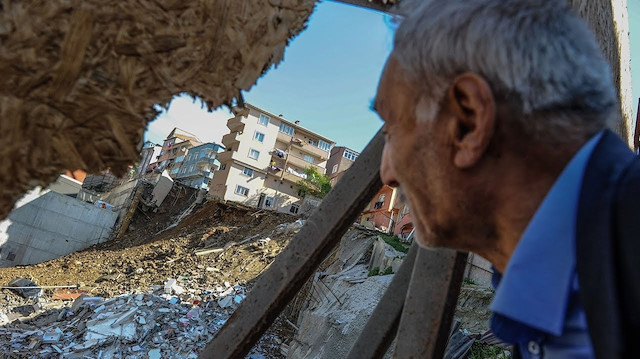 Kağıthane'de çöken binanın bulunduğu alan.