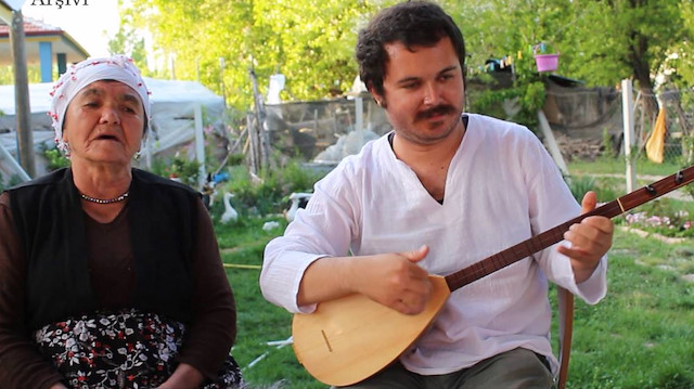 Anadolu’yu köy köy gezerek kayıp ezgileri gün yüzüne çıkarıyor