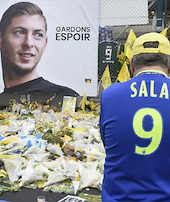 Oğlunun acısına dayanamadı