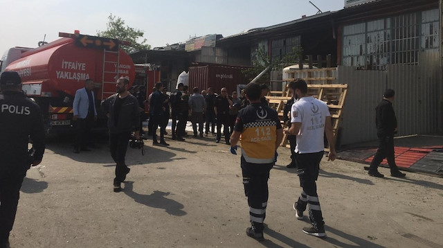 Olay yerine çok sayıda sağlık ve kurtarma ekibi sevk edildi.