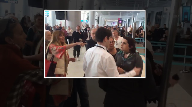 Uçağı rötar yapan kadın, personele hakaret etti
