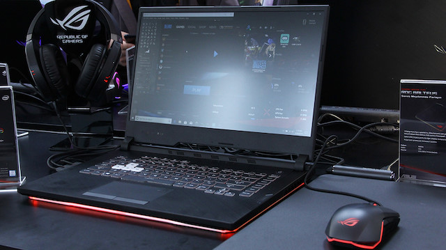 ASUS ROG serisinden bir oyuncu bilgisayarı
