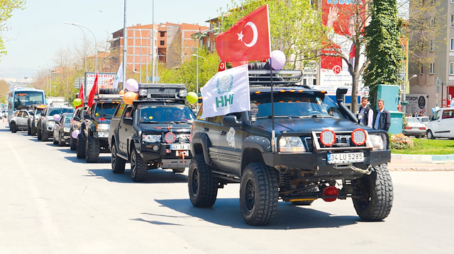 Etkinlik kapsamında arazi araçlarıyla şehir turu atıldı.