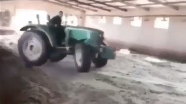 Traktörü ile herkesi kıskandırdı
