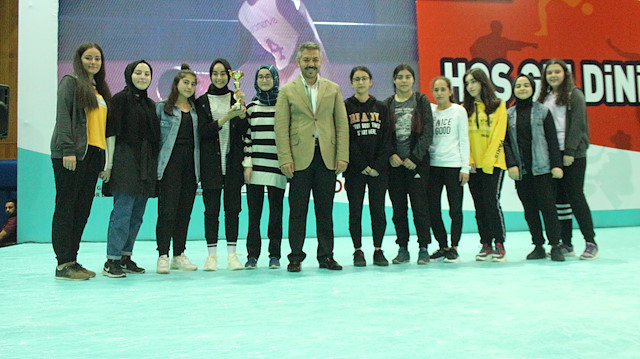 Öğrenciler ödüllerini aldı