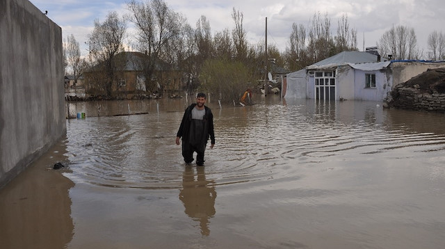 Aşırı yağmurlar sonucu 60 ev sel altında