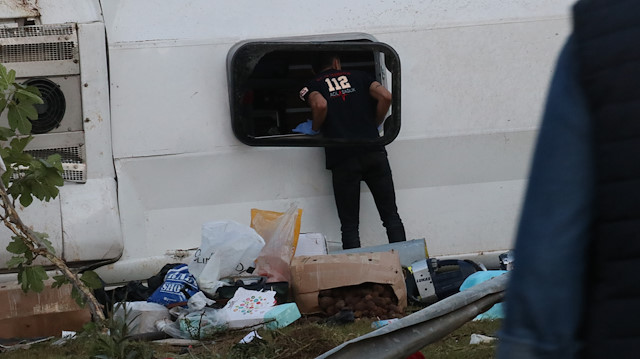 Adanada yolcu otobüsü devrildi: 2 kişi öldü
